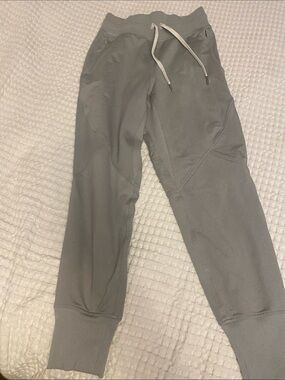 Lululemon 4 joggers excellent condition